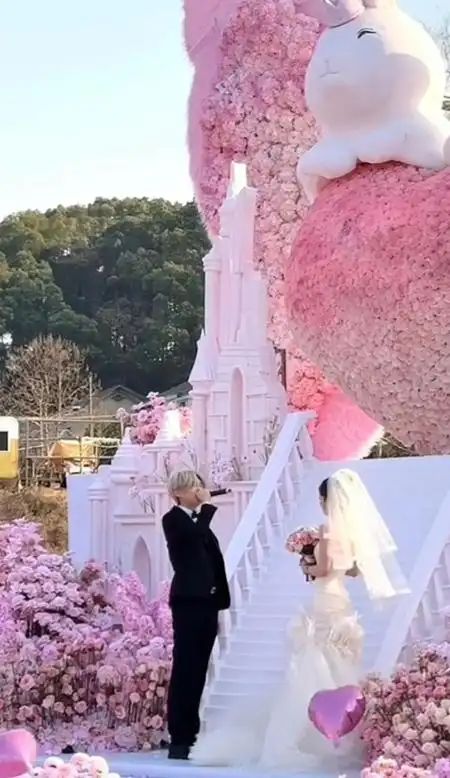 熱搜第一！鹿哈向女友求婚成功