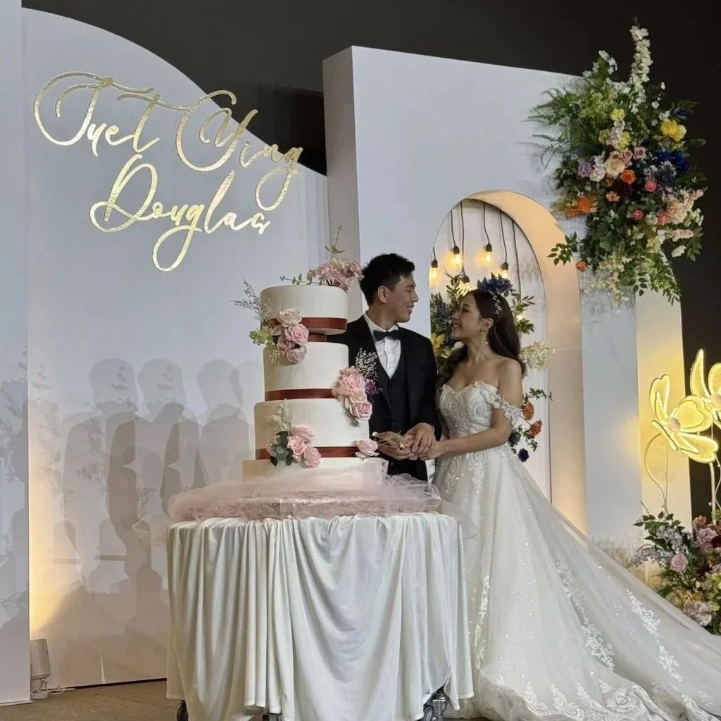 4月5日，王祖藍的妹妹王祖紅在酒店舉行婚禮，多位藝人到賀。