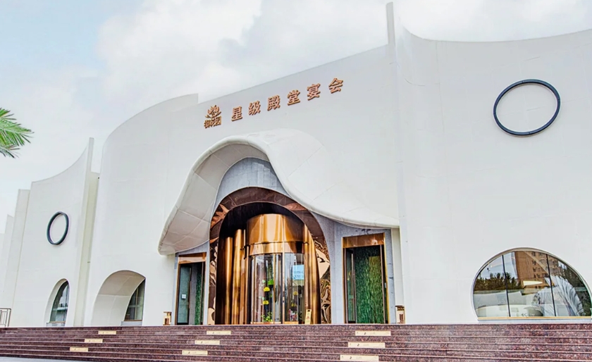 30000平獨棟園區建筑面積，7大主題廳，500平戶外草坪，現代美學設計融為一體的綜合宴會禮堂。